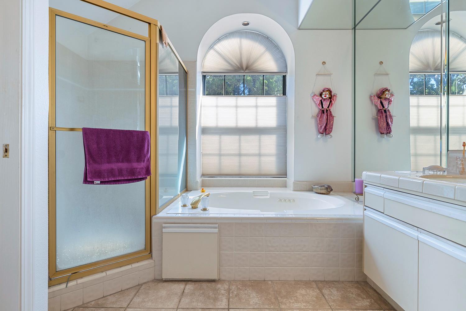 8408 N 6th St, Fresno, CA 93720