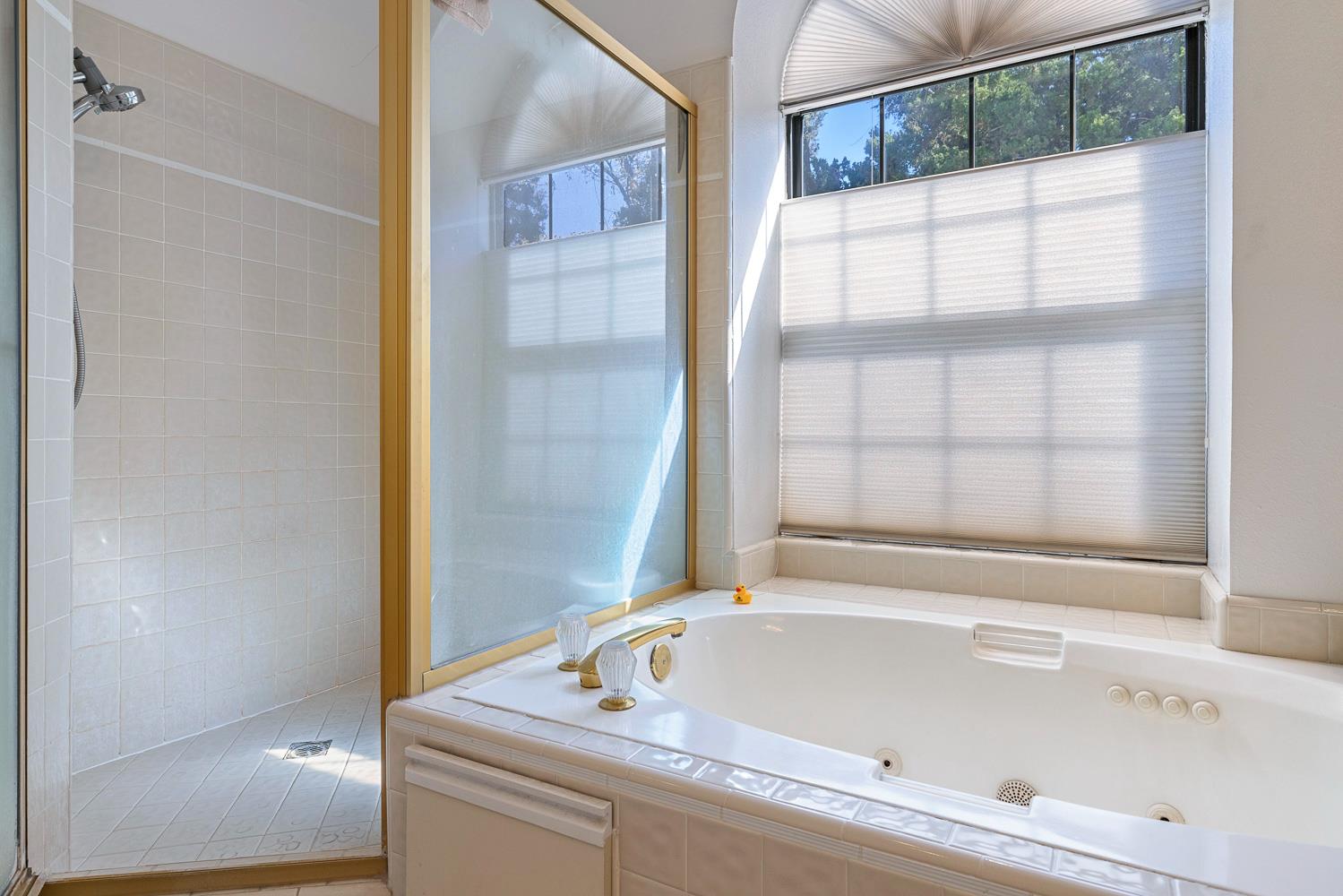 8408 N 6th St, Fresno, CA 93720