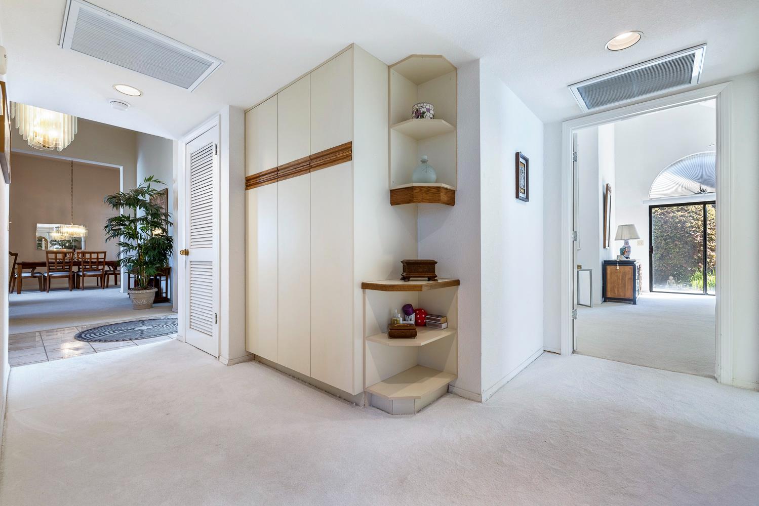 8408 N 6th St, Fresno, CA 93720