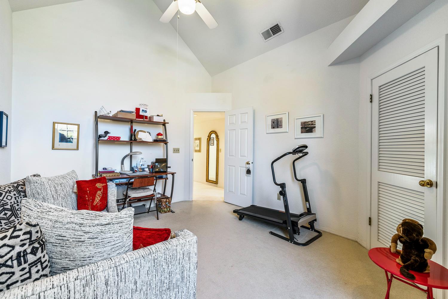 8408 N 6th St, Fresno, CA 93720