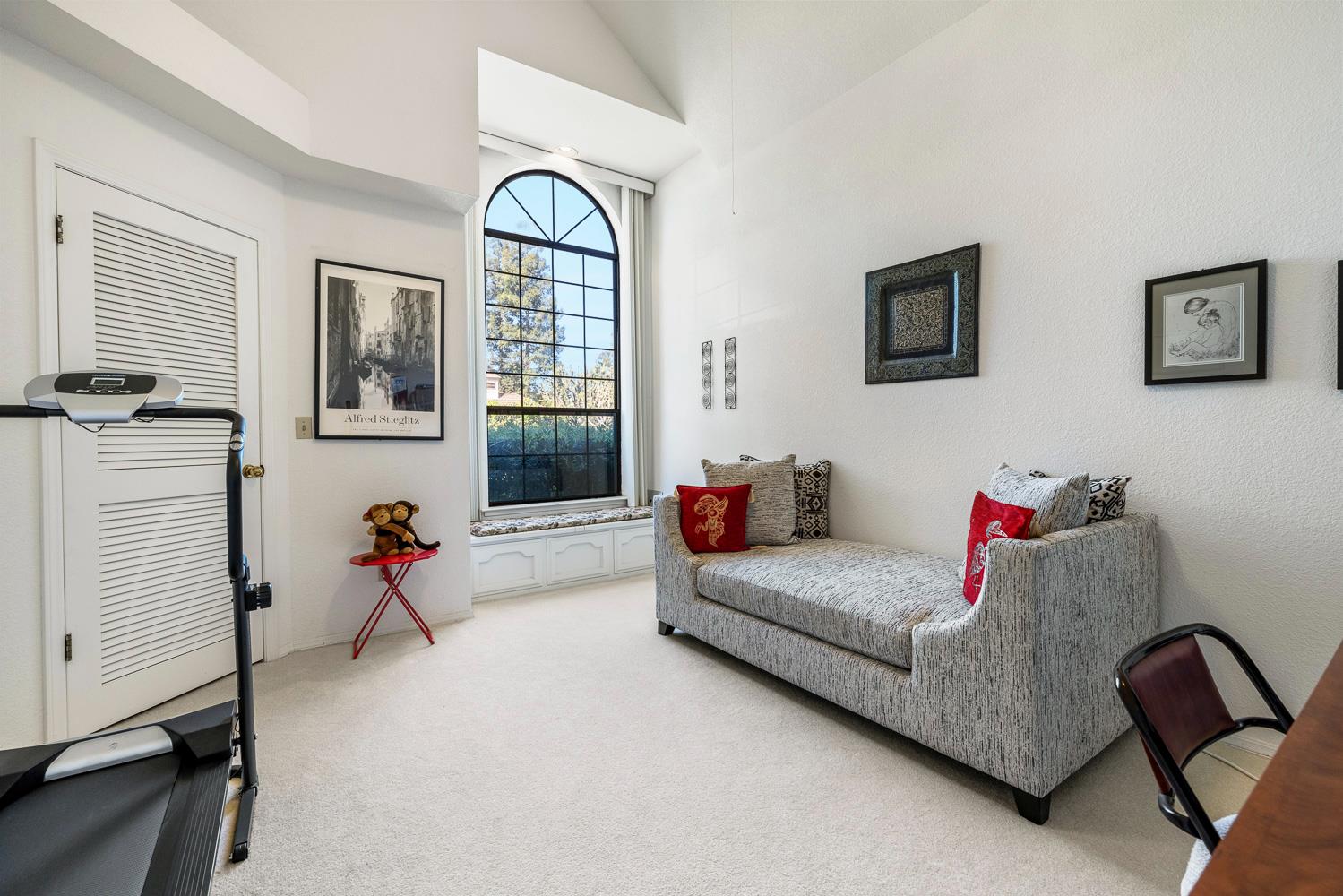 8408 N 6th St, Fresno, CA 93720