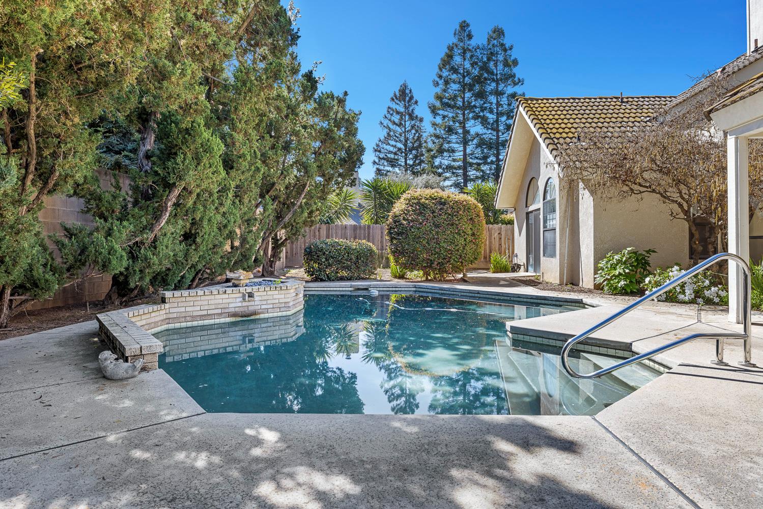 8408 N 6th St, Fresno, CA 93720