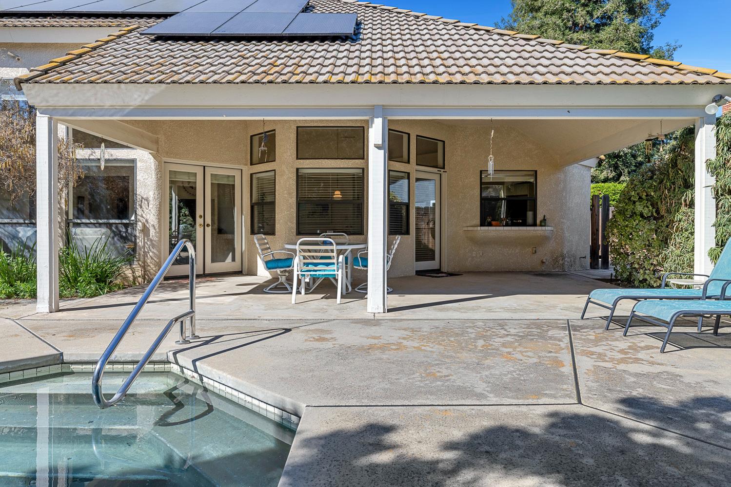 8408 N 6th St, Fresno, CA 93720