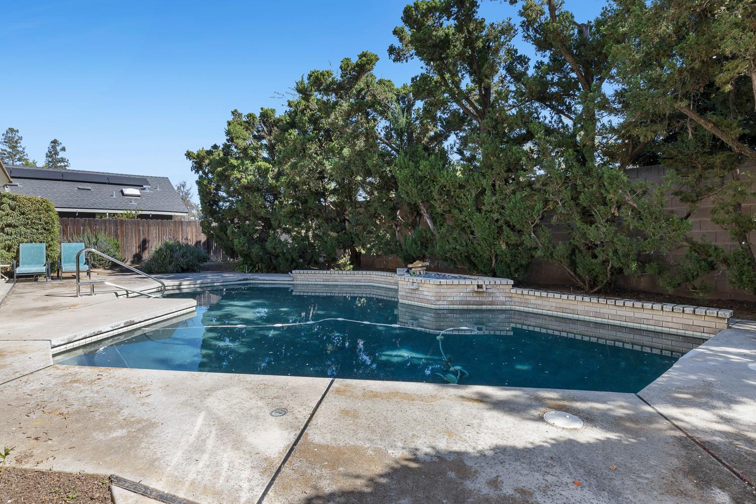 8408 N 6th St, Fresno, CA 93720