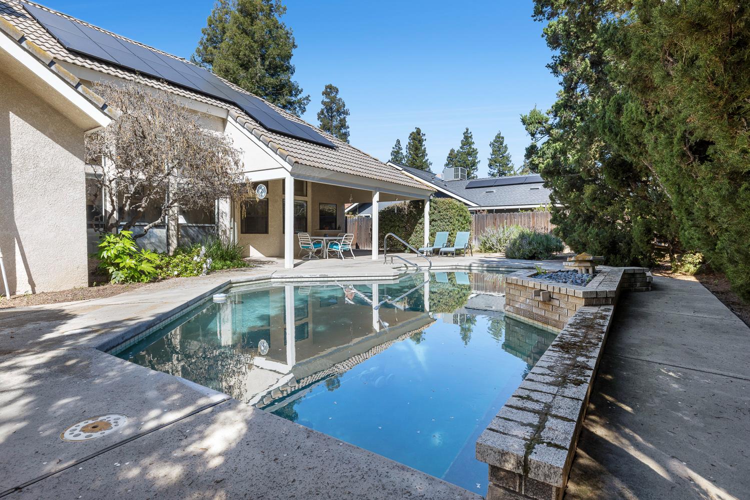 8408 N 6th St, Fresno, CA 93720