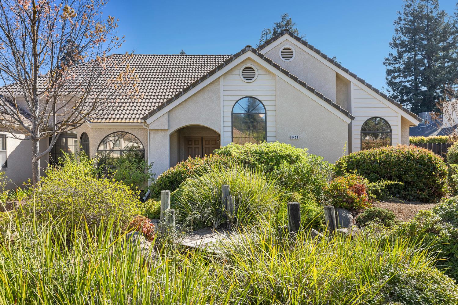 8408 N 6th St, Fresno, CA 93720