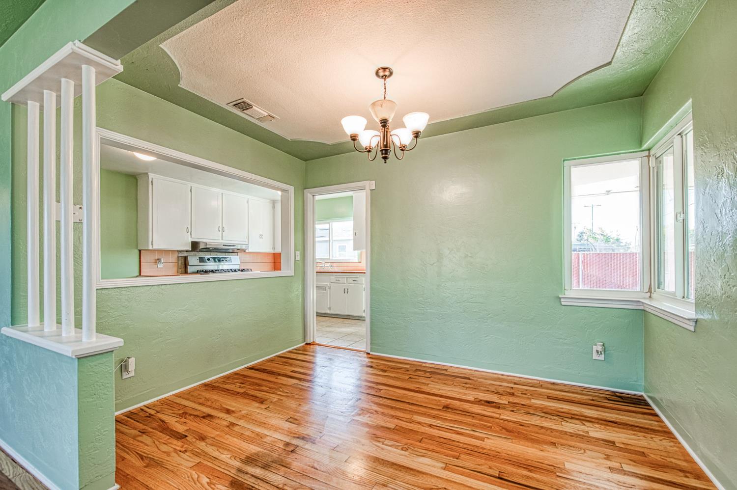 2324 E Cortland Ave, Fresno, CA 93726