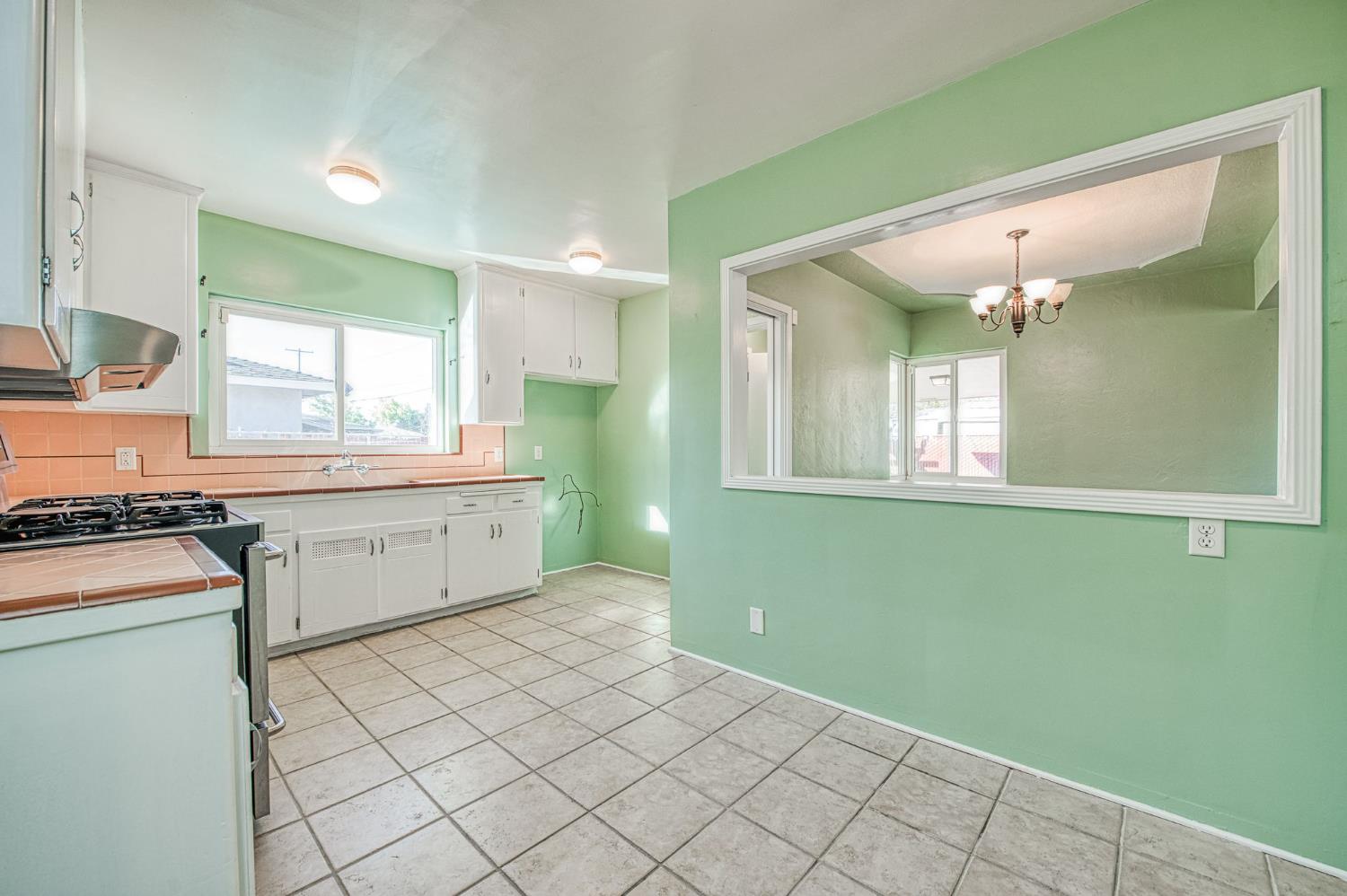 2324 E Cortland Ave, Fresno, CA 93726