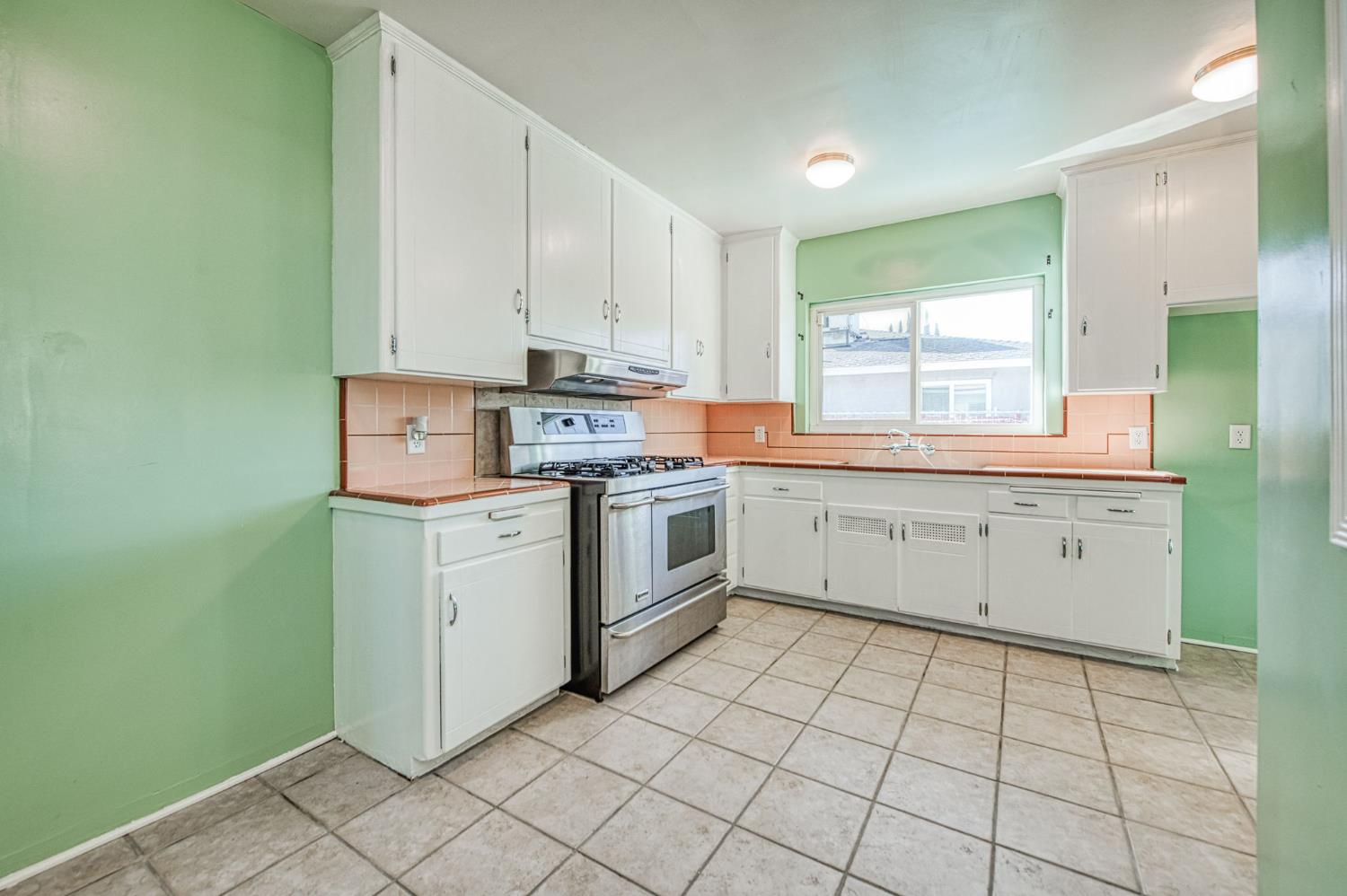 2324 E Cortland Ave, Fresno, CA 93726