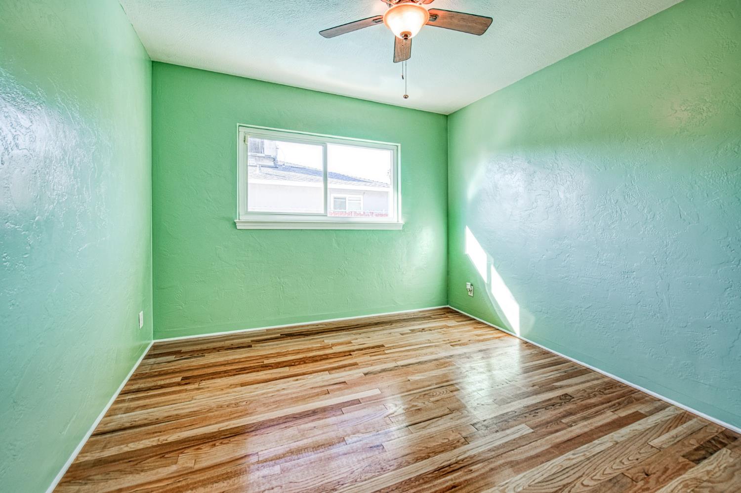 2324 E Cortland Ave, Fresno, CA 93726