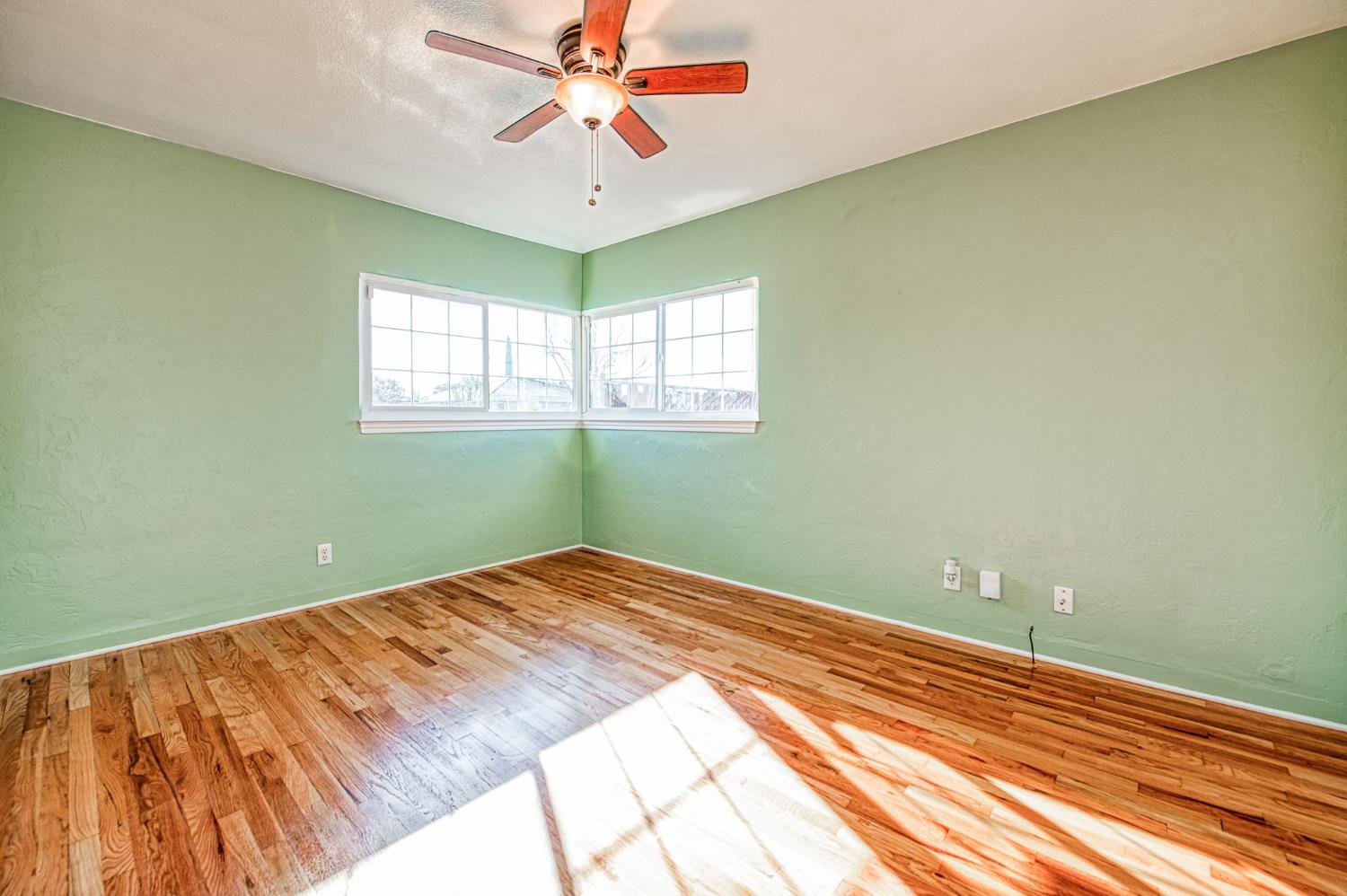 2324 E Cortland Ave, Fresno, CA 93726