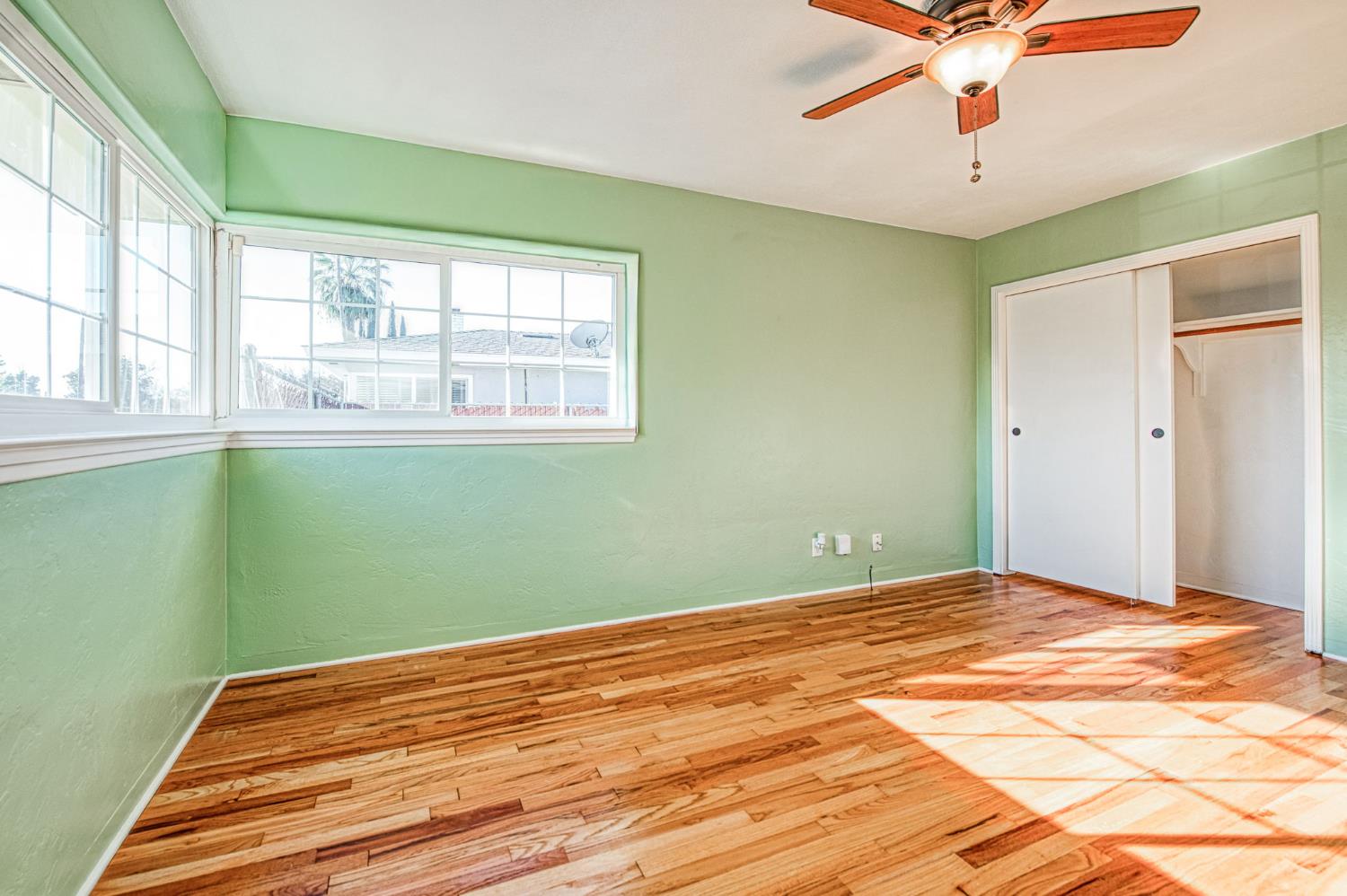 2324 E Cortland Ave, Fresno, CA 93726