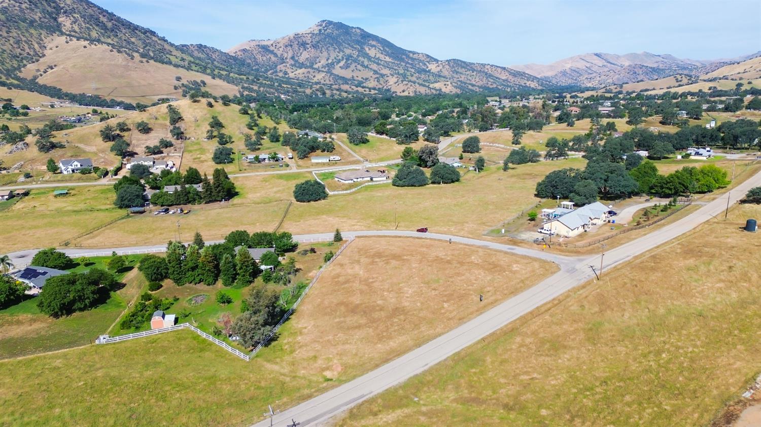 6301 Lupine, Sanger, CA 93657