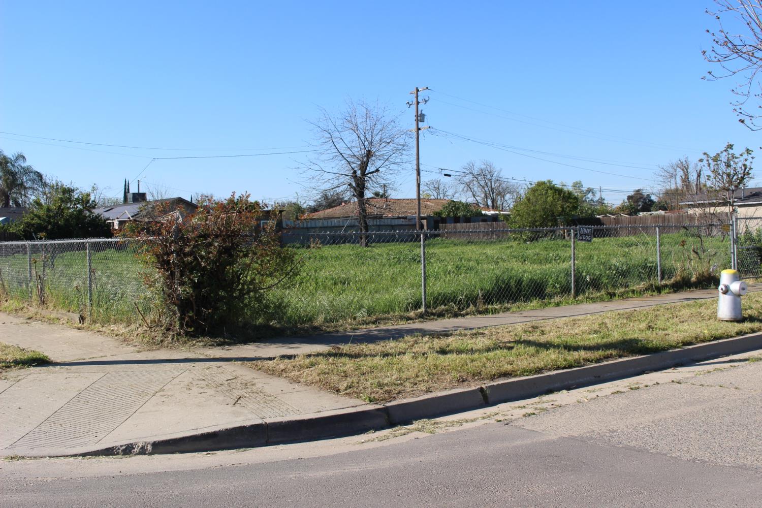 412 E Grove Ave, Fresno, CA 93706