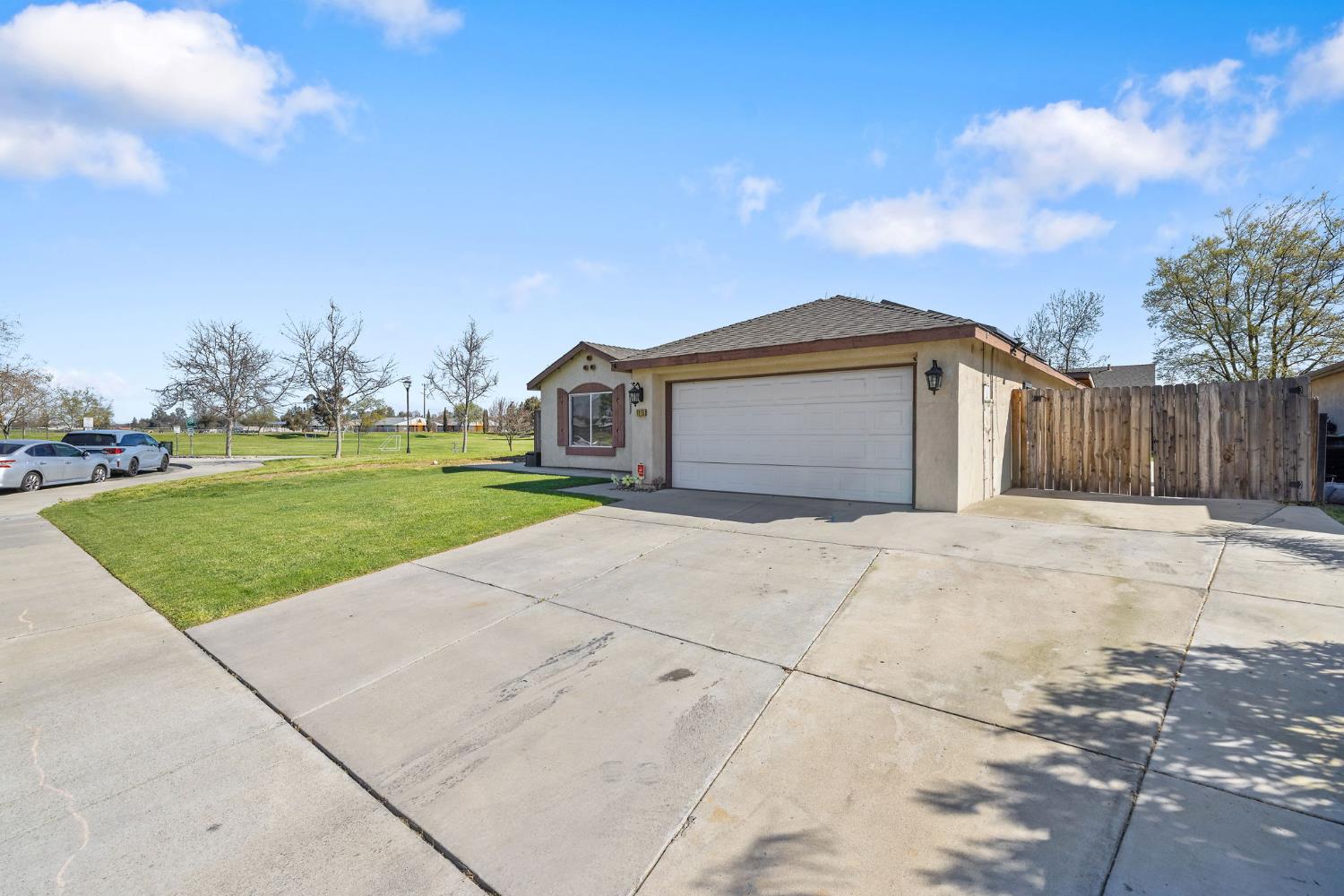 1915 Valley Springs Ave, Hanford, CA 93230