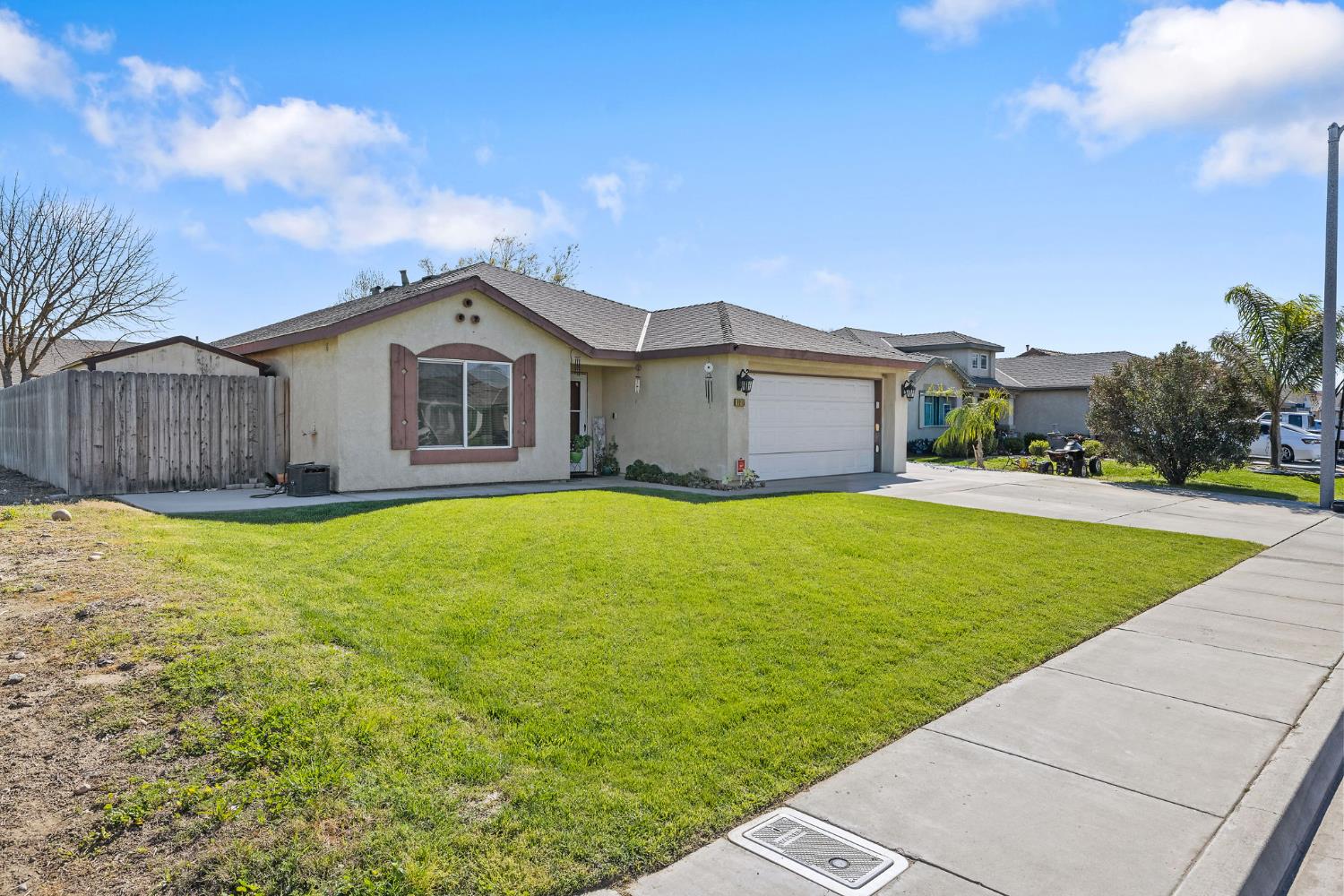 1915 Valley Springs Ave, Hanford, CA 93230