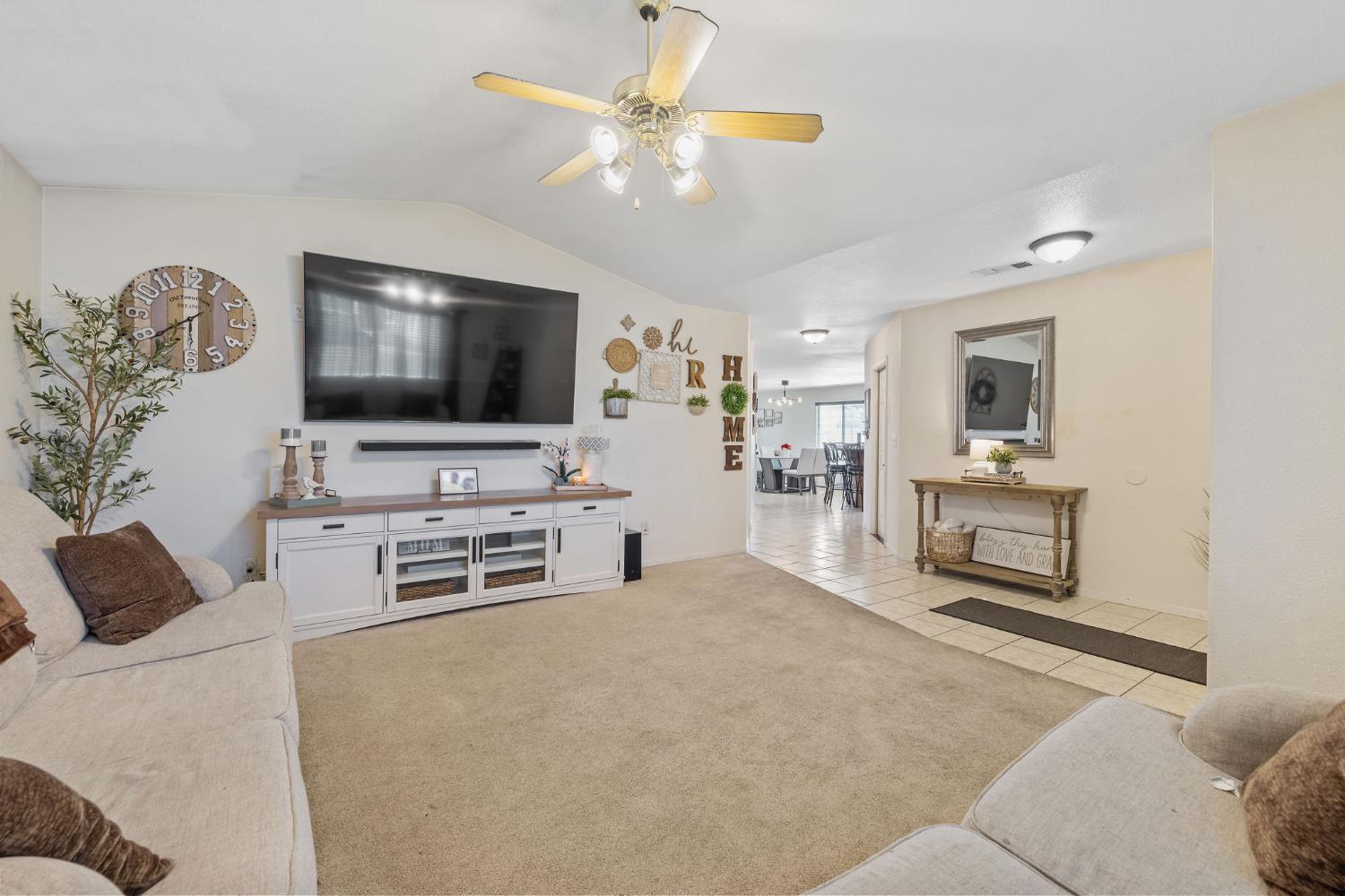 1915 Valley Springs Ave, Hanford, CA 93230