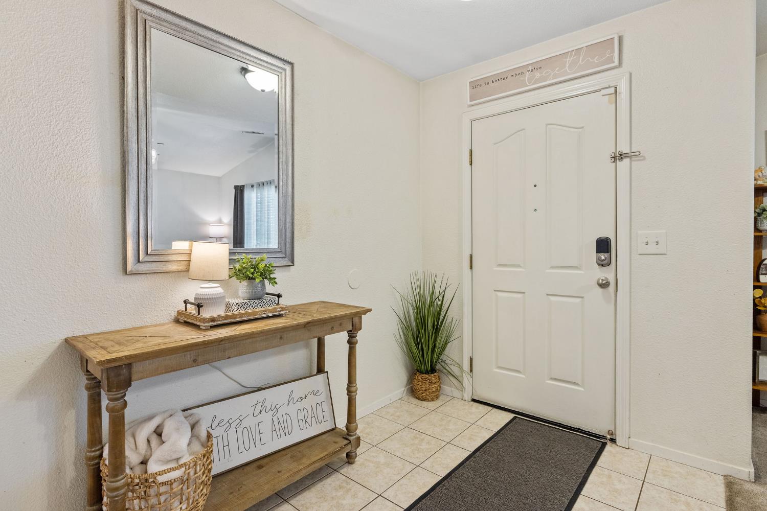 1915 Valley Springs Ave, Hanford, CA 93230