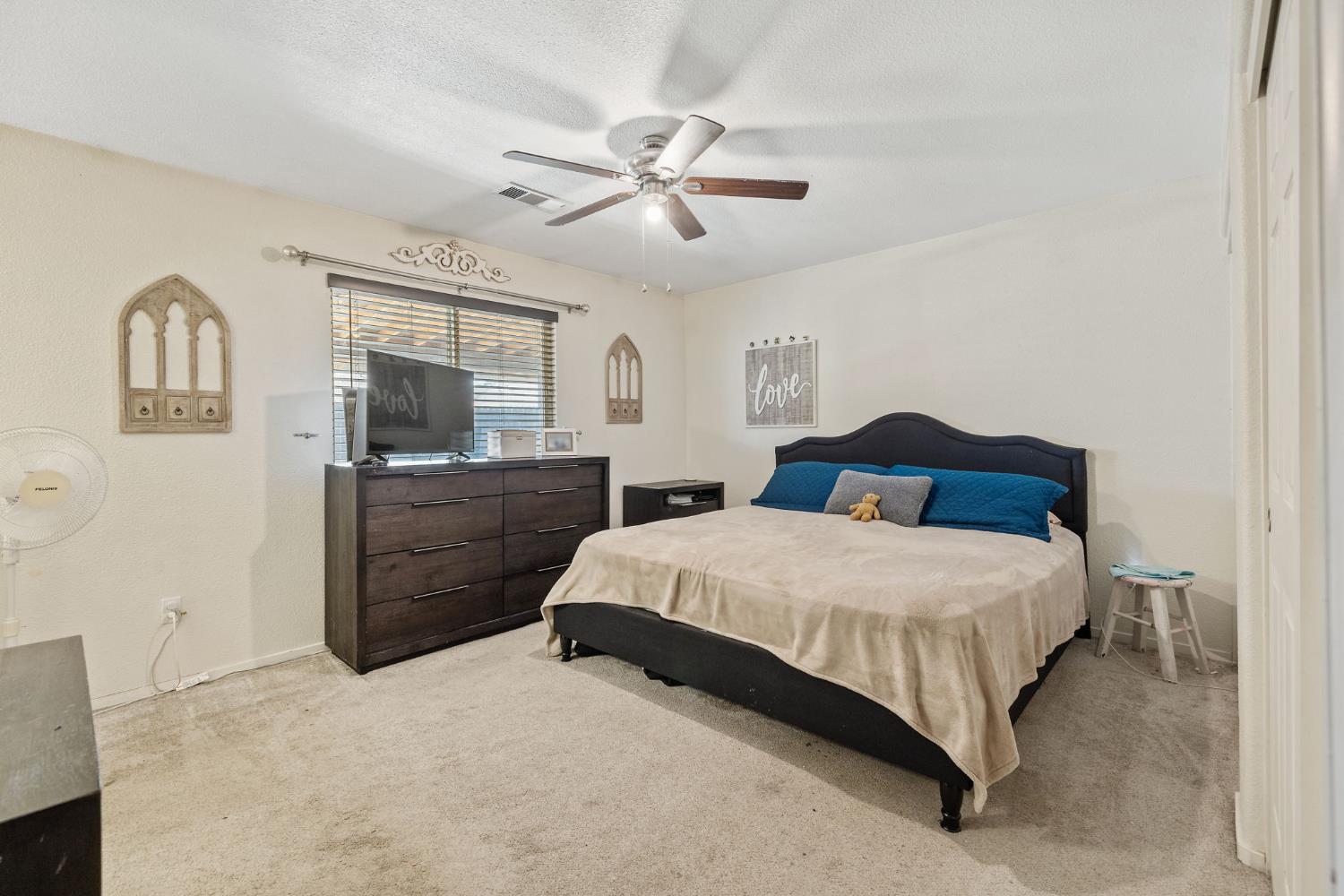 1915 Valley Springs Ave, Hanford, CA 93230