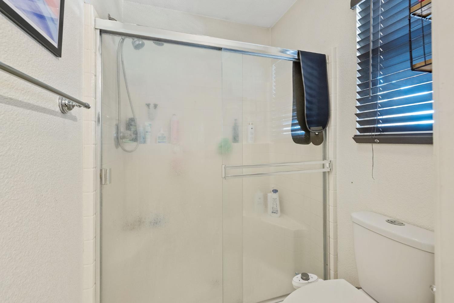 1915 Valley Springs Ave, Hanford, CA 93230