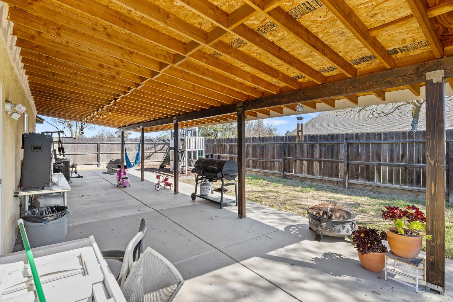 1915 Valley Springs Ave, Hanford, CA 93230