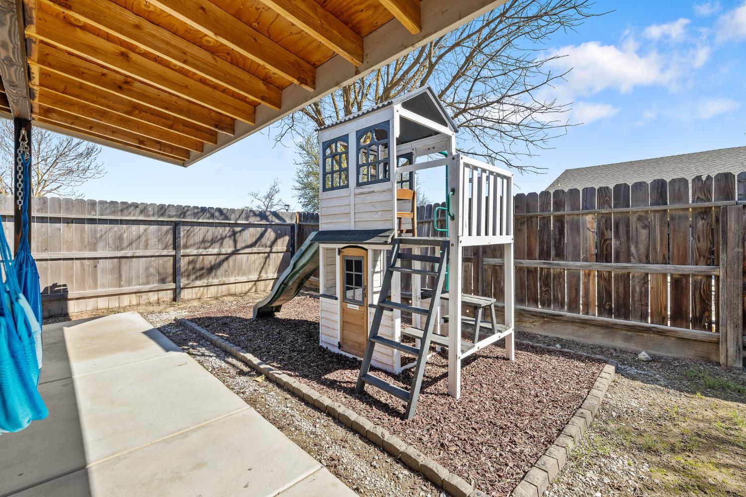 1915 Valley Springs Ave, Hanford, CA 93230