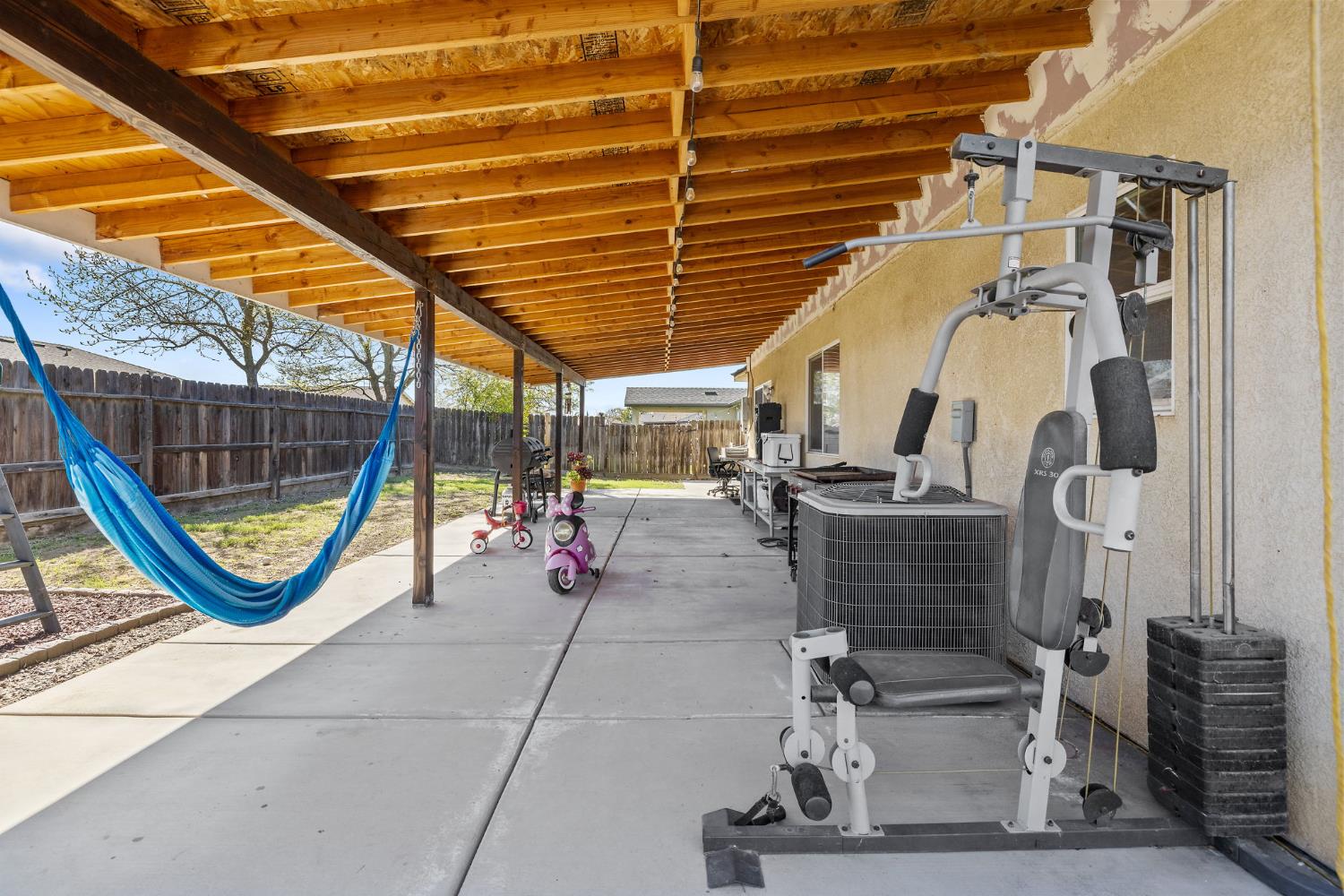 1915 Valley Springs Ave, Hanford, CA 93230