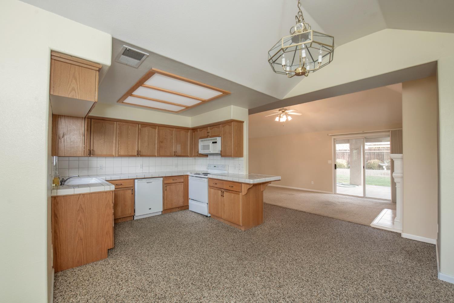 2274 E Skyview Ave, Fresno, CA 93720