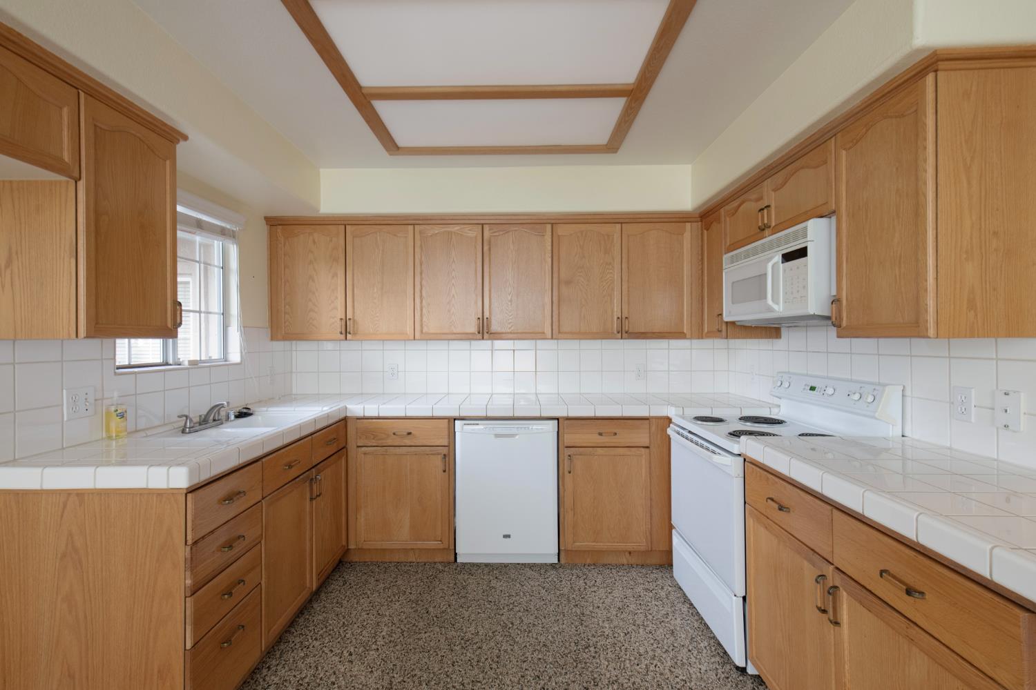 2274 E Skyview Ave, Fresno, CA 93720