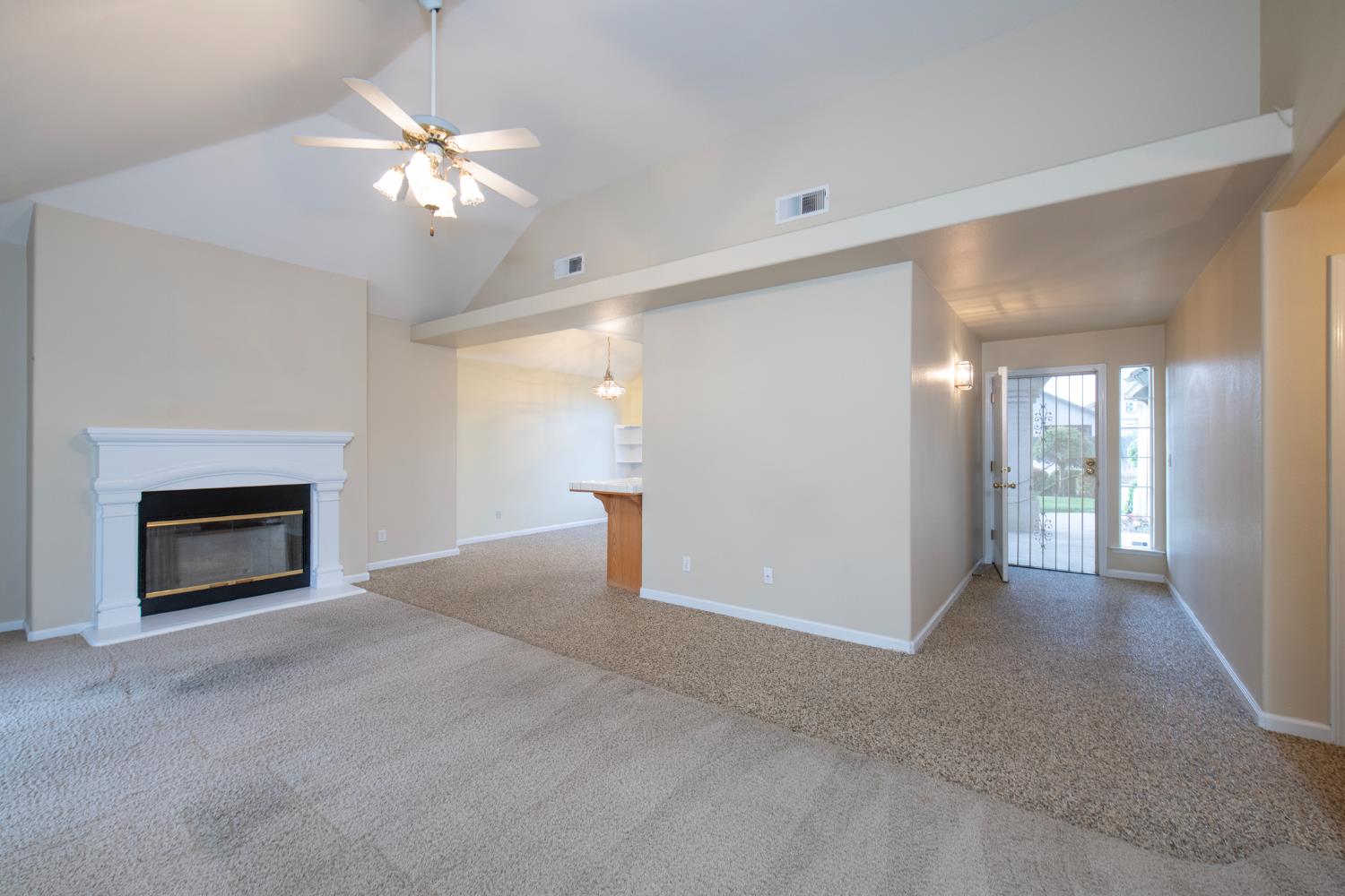 2274 E Skyview Ave, Fresno, CA 93720