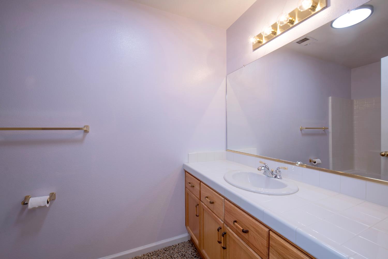 2274 E Skyview Ave, Fresno, CA 93720