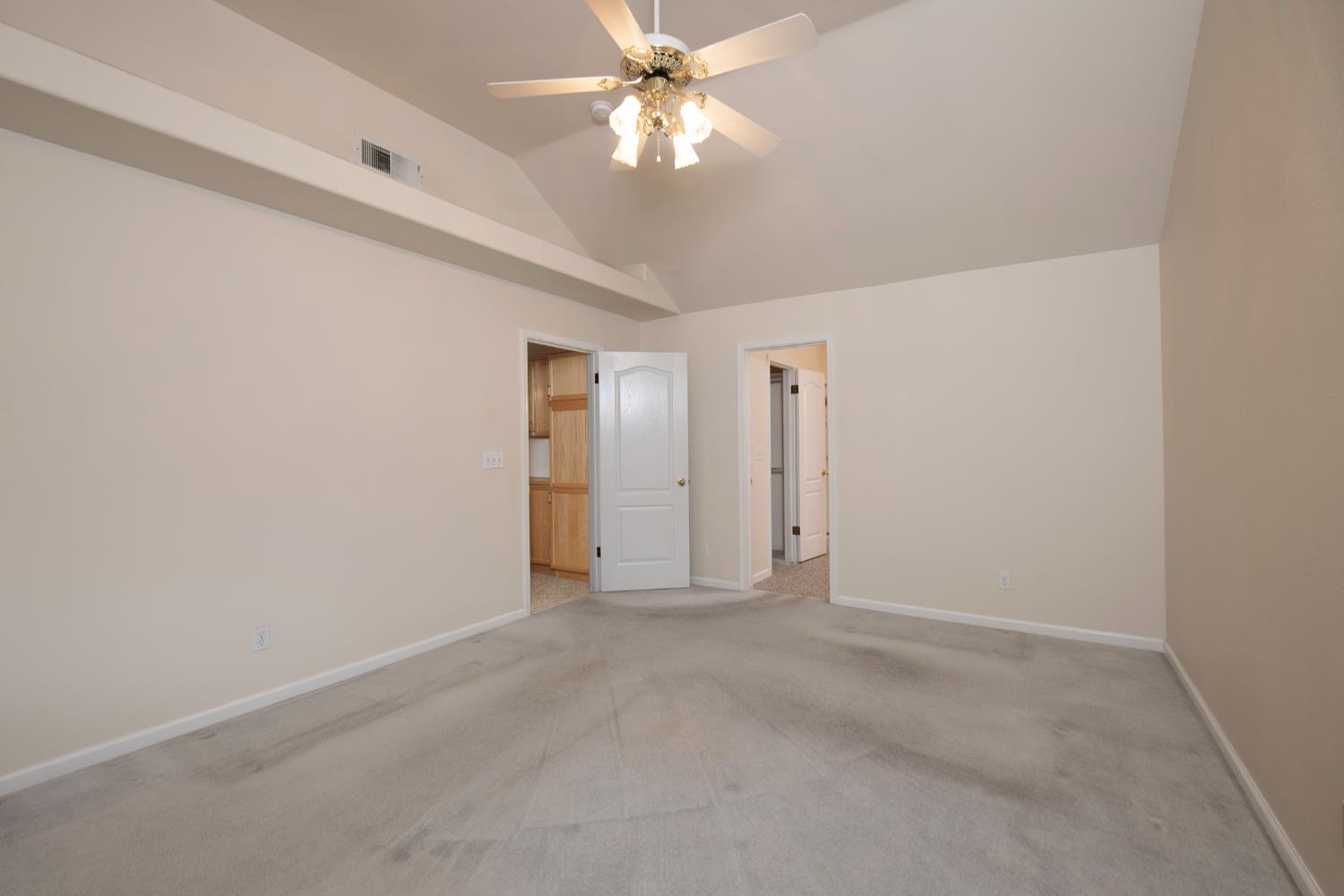 2274 E Skyview Ave, Fresno, CA 93720