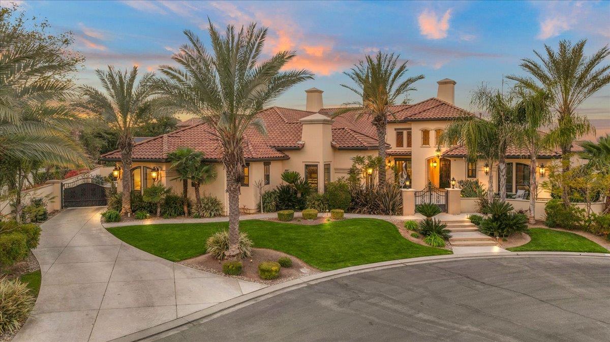 12392 N Via Tuscania Ave, Clovis, CA 93619