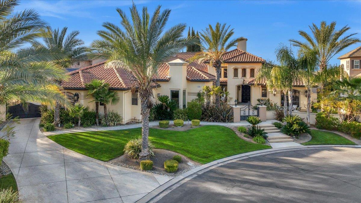 12392 N Via Tuscania Ave, Clovis, CA 93619