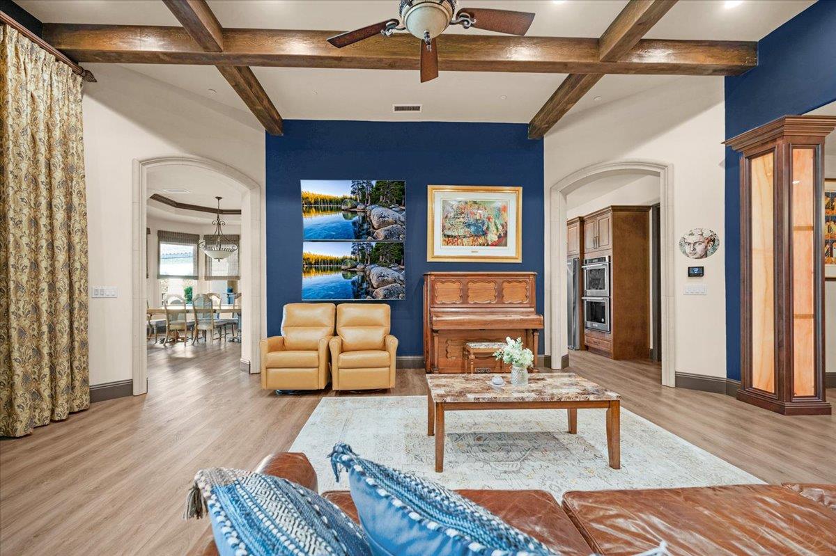 12392 N Via Tuscania Ave, Clovis, CA 93619