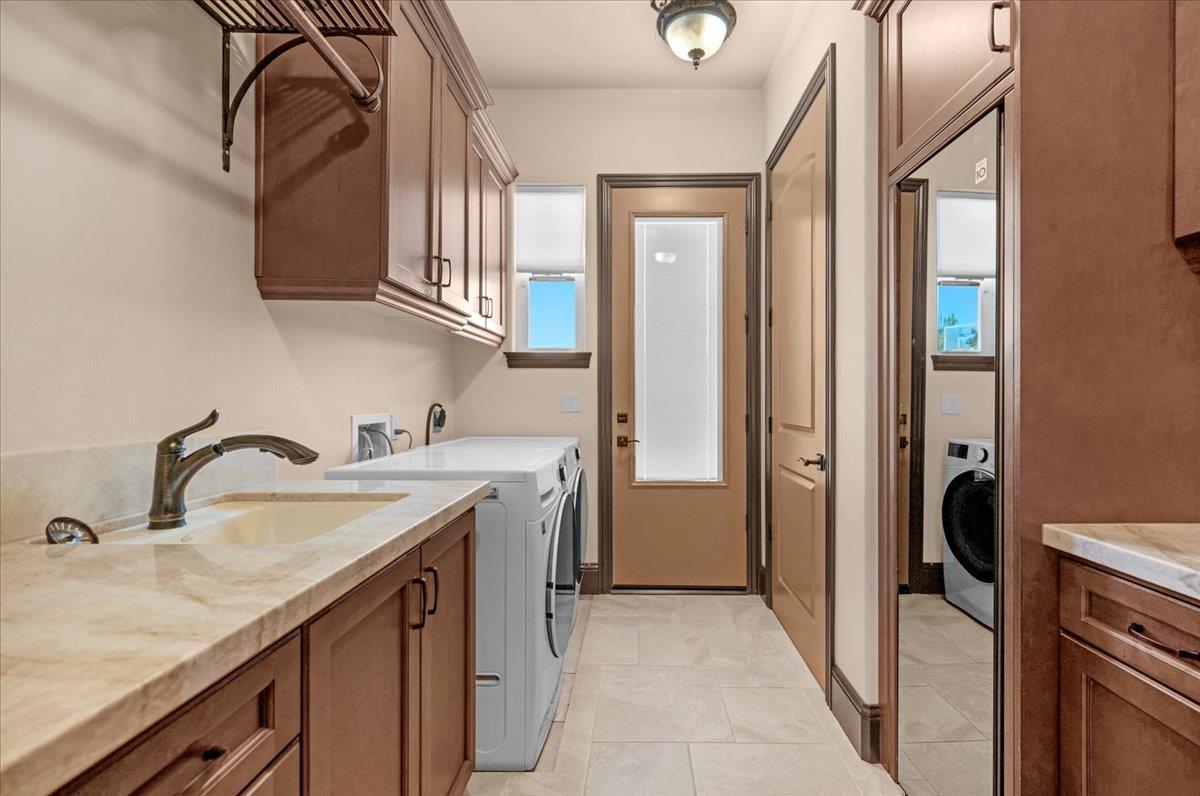 12392 N Via Tuscania Ave, Clovis, CA 93619