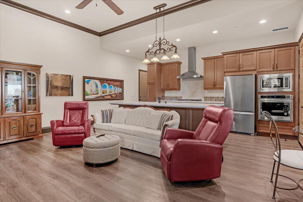 12392 N Via Tuscania Ave, Clovis, CA 93619