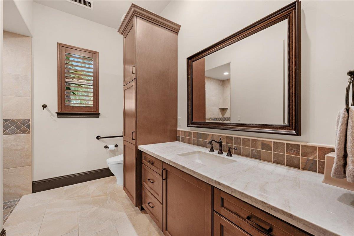 12392 N Via Tuscania Ave, Clovis, CA 93619