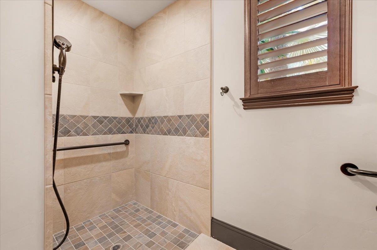 12392 N Via Tuscania Ave, Clovis, CA 93619