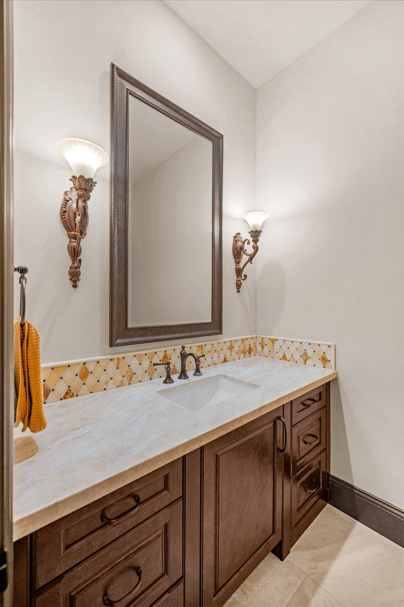 12392 N Via Tuscania Ave, Clovis, CA 93619