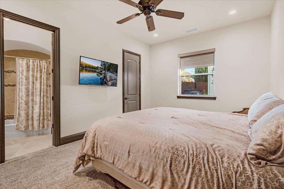 12392 N Via Tuscania Ave, Clovis, CA 93619