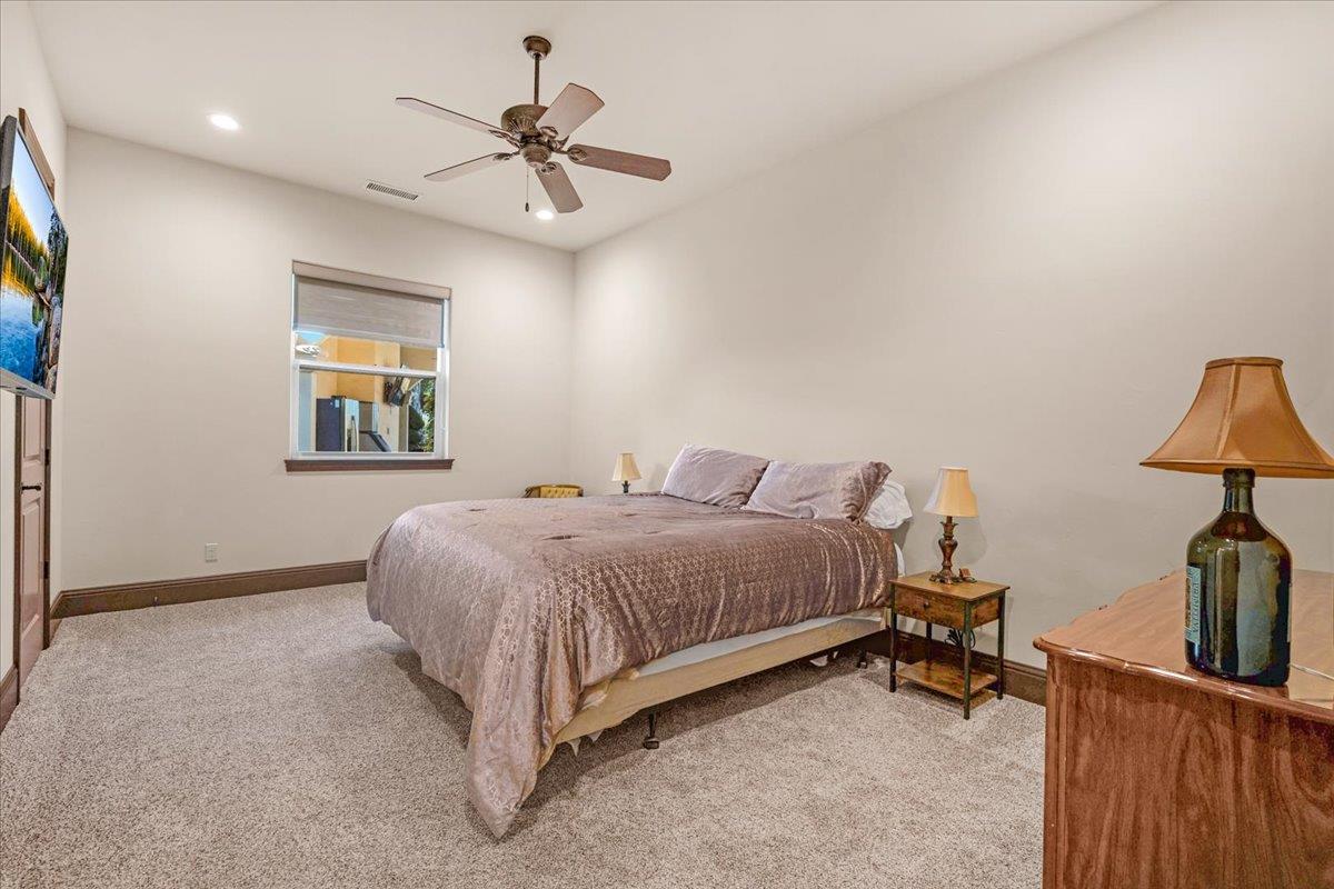 12392 N Via Tuscania Ave, Clovis, CA 93619