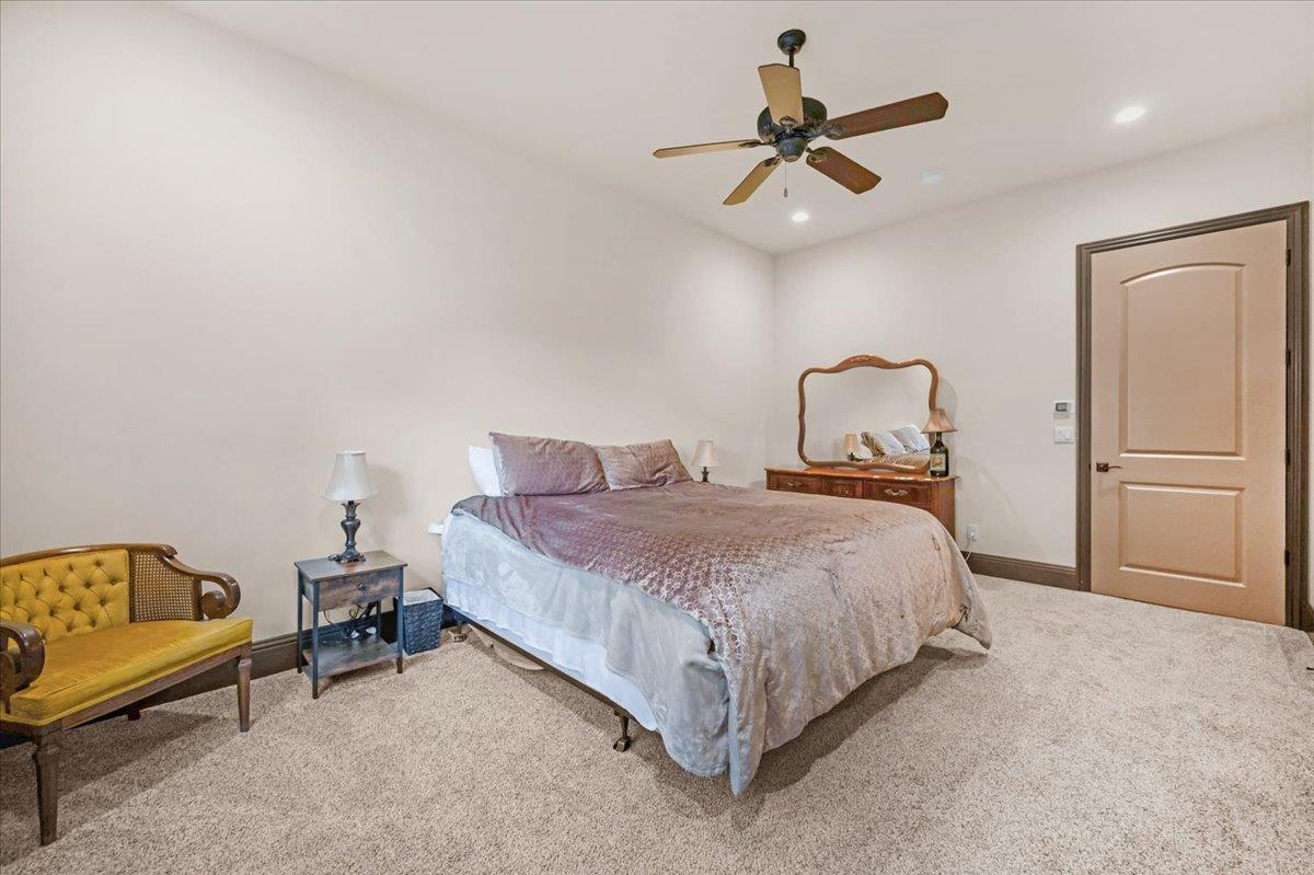 12392 N Via Tuscania Ave, Clovis, CA 93619