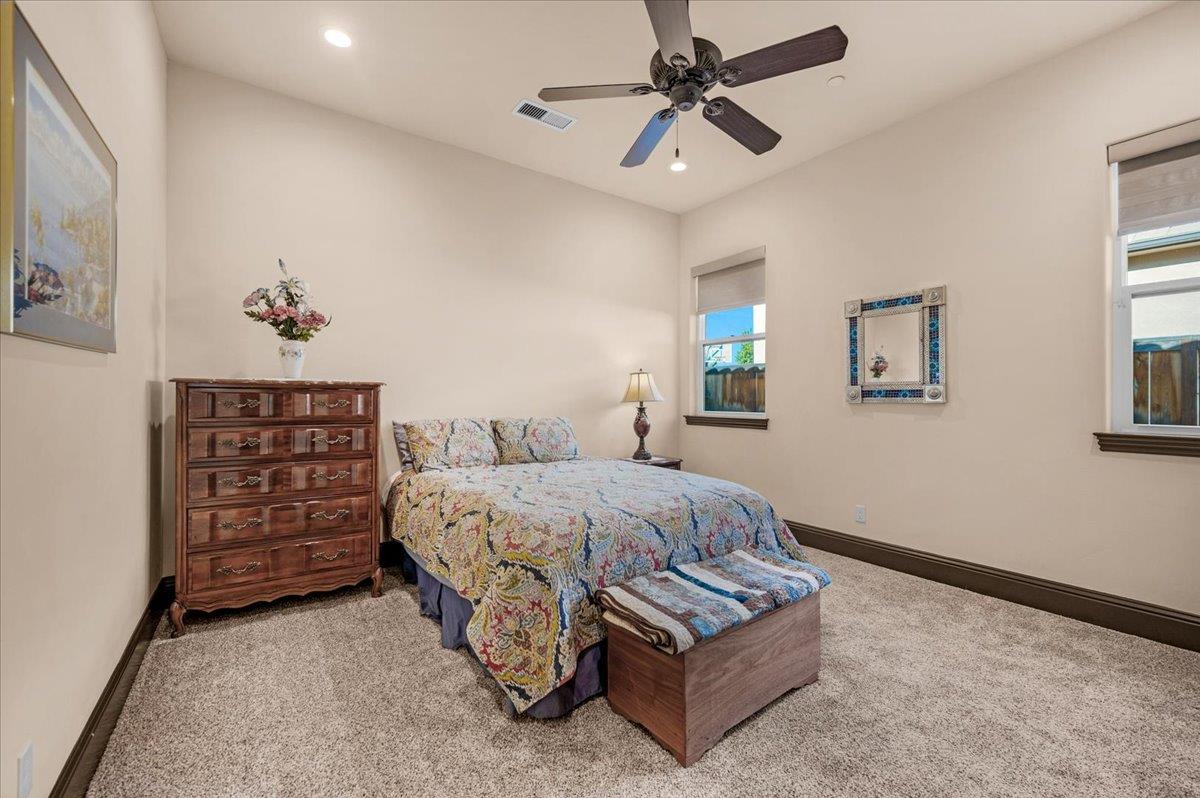 12392 N Via Tuscania Ave, Clovis, CA 93619