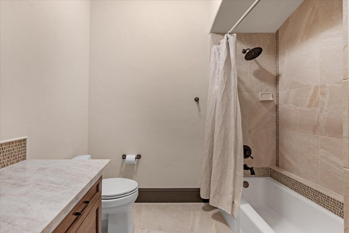 12392 N Via Tuscania Ave, Clovis, CA 93619