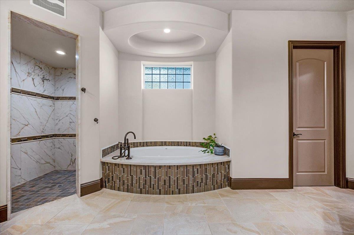 12392 N Via Tuscania Ave, Clovis, CA 93619