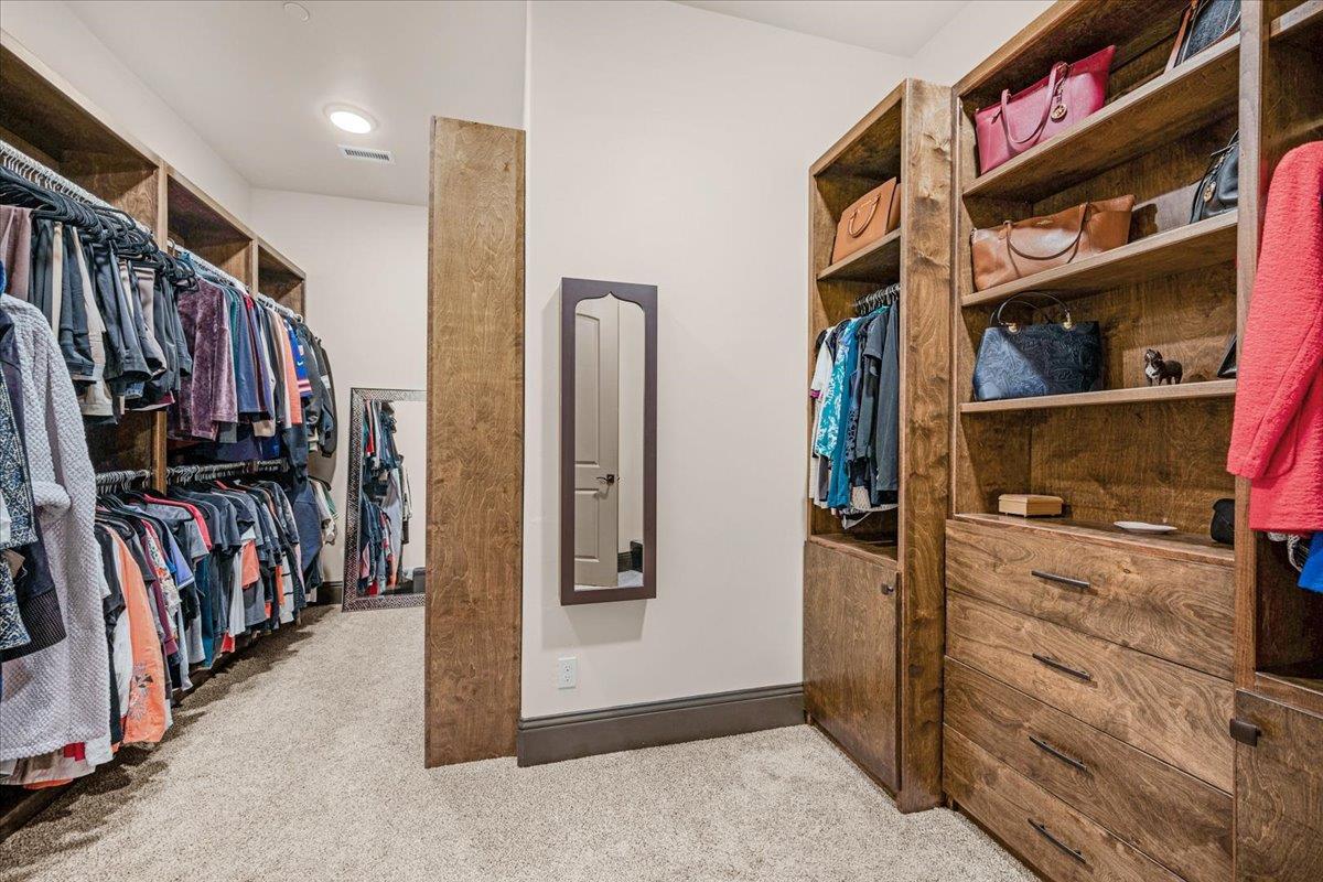 12392 N Via Tuscania Ave, Clovis, CA 93619