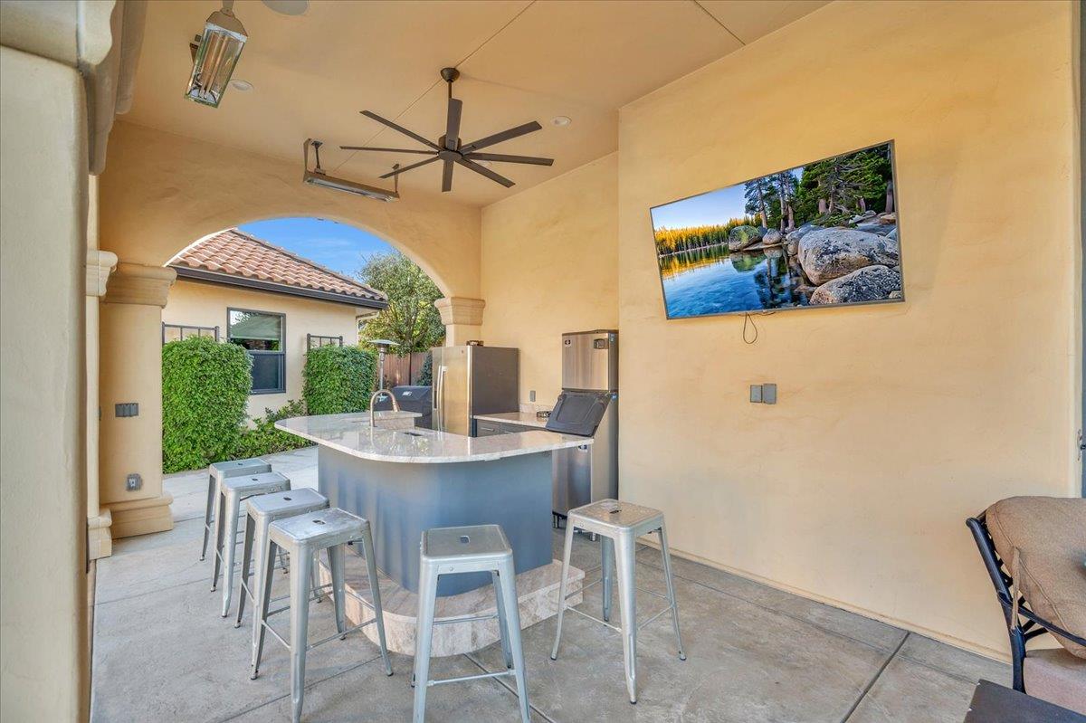 12392 N Via Tuscania Ave, Clovis, CA 93619