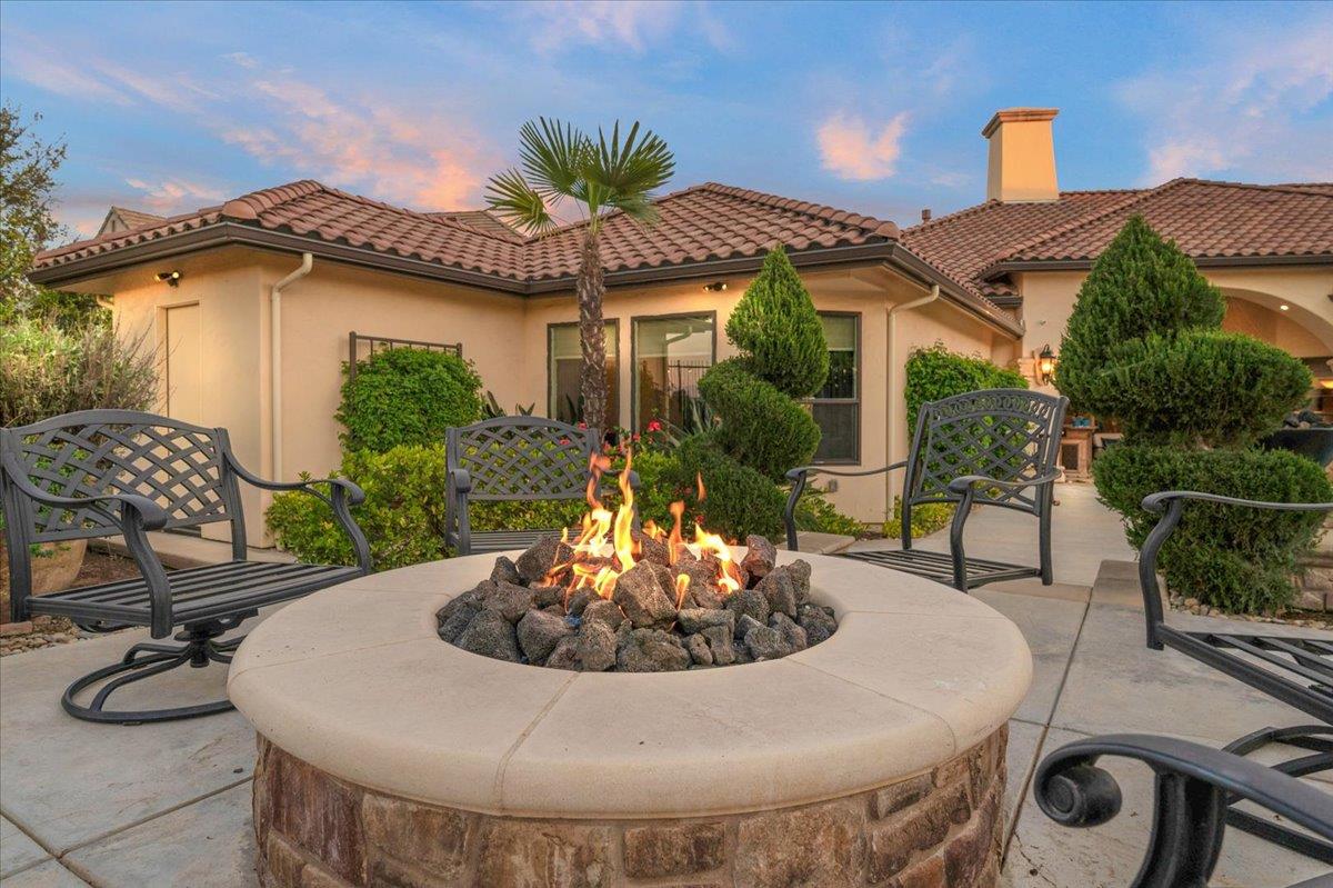 12392 N Via Tuscania Ave, Clovis, CA 93619