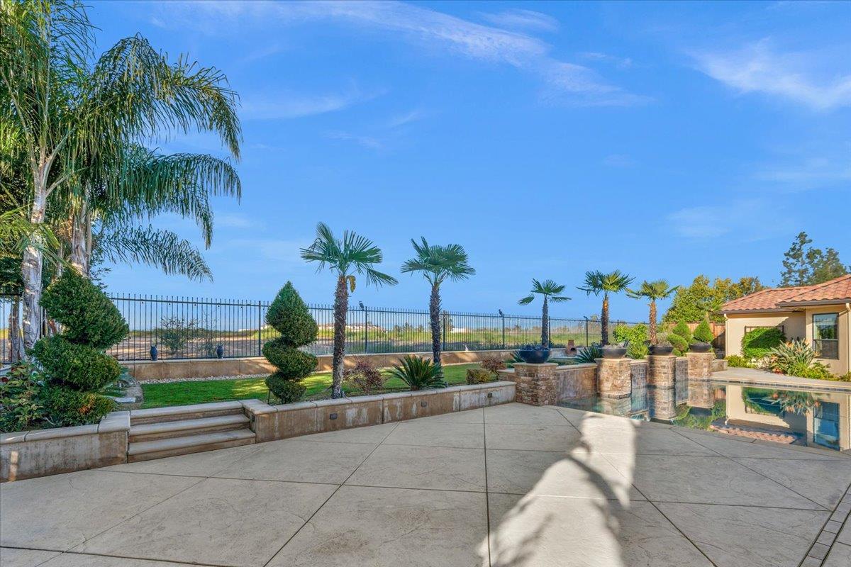 12392 N Via Tuscania Ave, Clovis, CA 93619